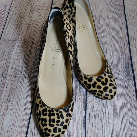 SOLD!❤Ivanka Trump leopard pumps heels size 7 - Picture 8 of 8